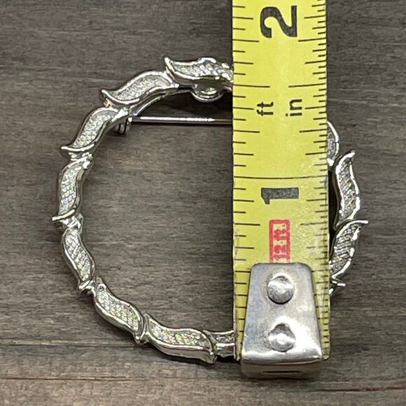 Vintage Gerrys Wreath Brooch Silver Tone Textured Leaf Open Center Stamped 1.75" - Picture 5 of 6